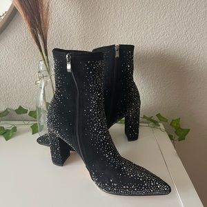 Size 9.5 shoes worn once!!